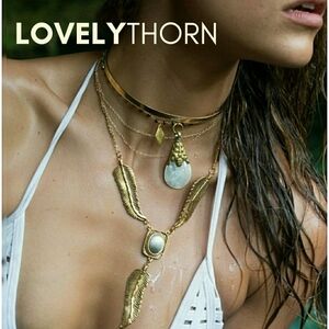 VANESSA MOONEY // ltd ed gold amiga lariat feather detail statement necklace